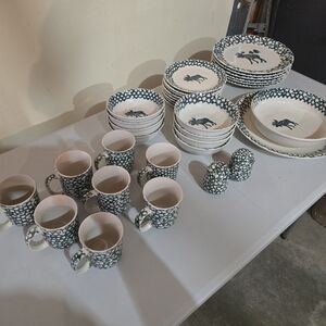 8 place setting of Tienshen Moose pattern